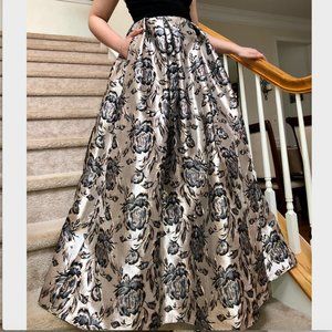 Juniors' Strappy-Back Gown